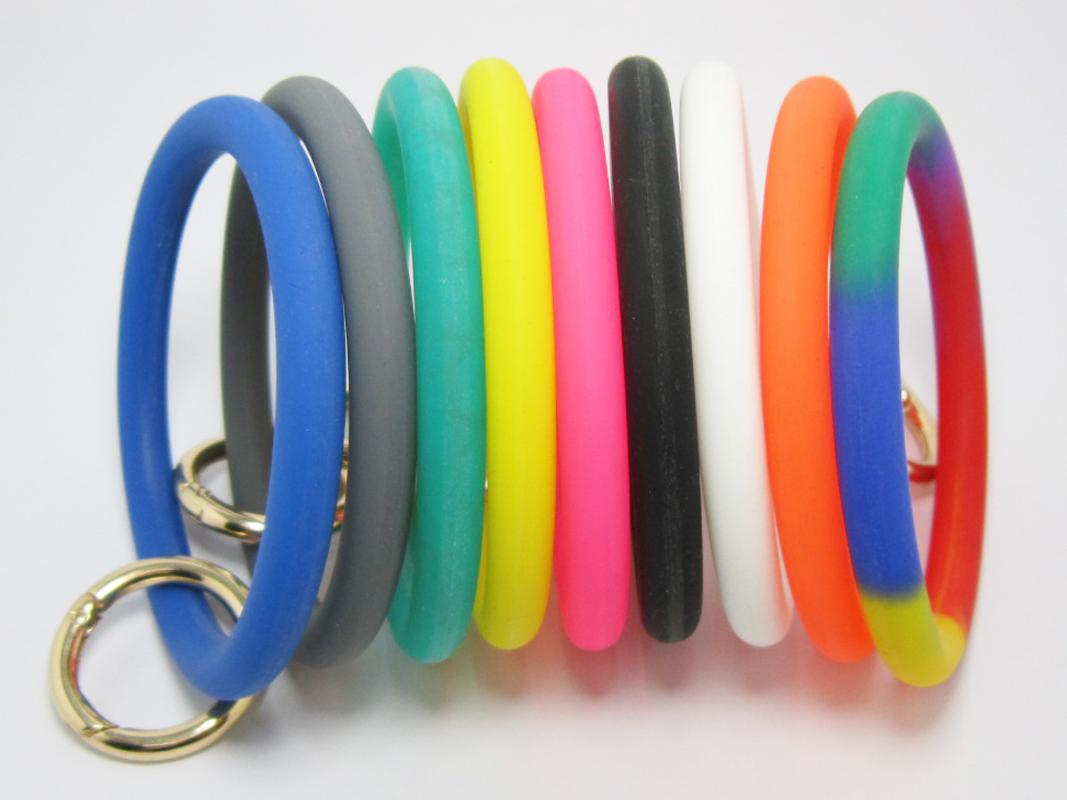 

Keychains Colorful Silicone KeyChain Leather Circle Wristlet Bracelet Car Keyring