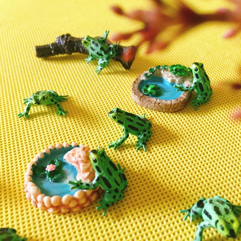 

10Pcs/green black dots frog/doll house//miniatures/cute/fairy garden gnome/moss terrarium decor/crafts/bonsai/diy supplies