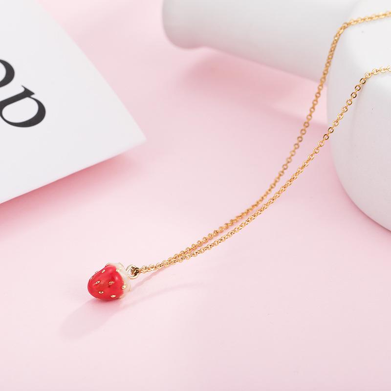 

Cute Small Strawberry Pendant Necklace For Women Fashion Enamel Clavicle Chain New Design Jewelry Friendship Gift