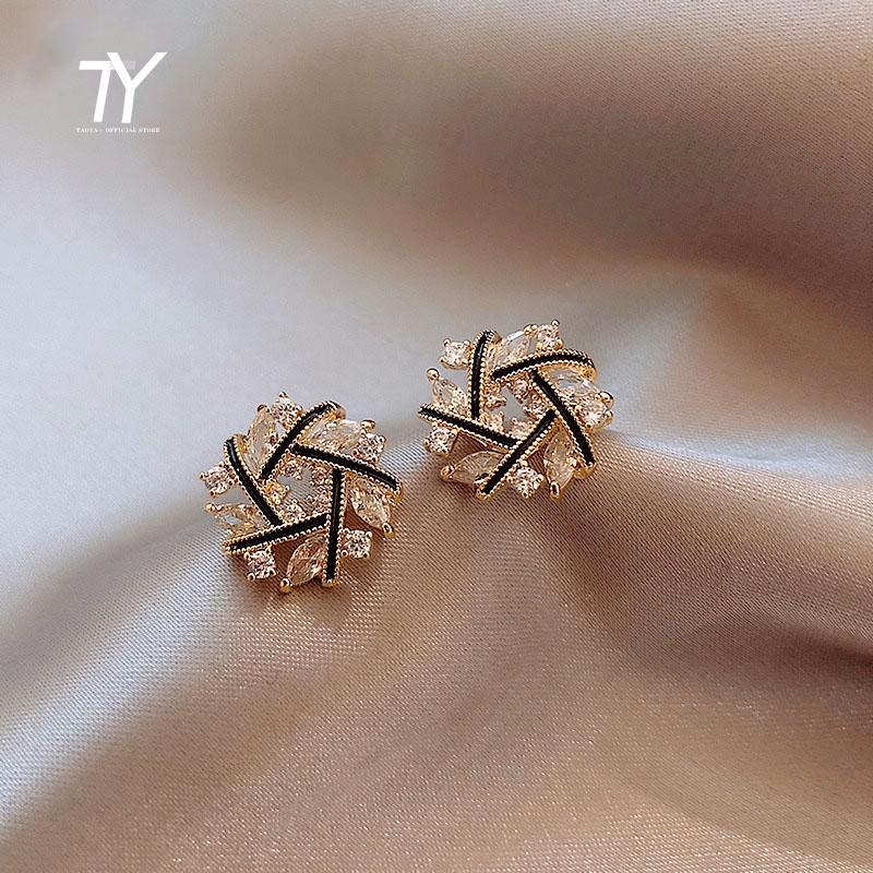 

2020 new celebrity style zircon cross Round Earrings Fashion Korean women jewelry trend sexy luxury party nightclub Earrings, Silver
