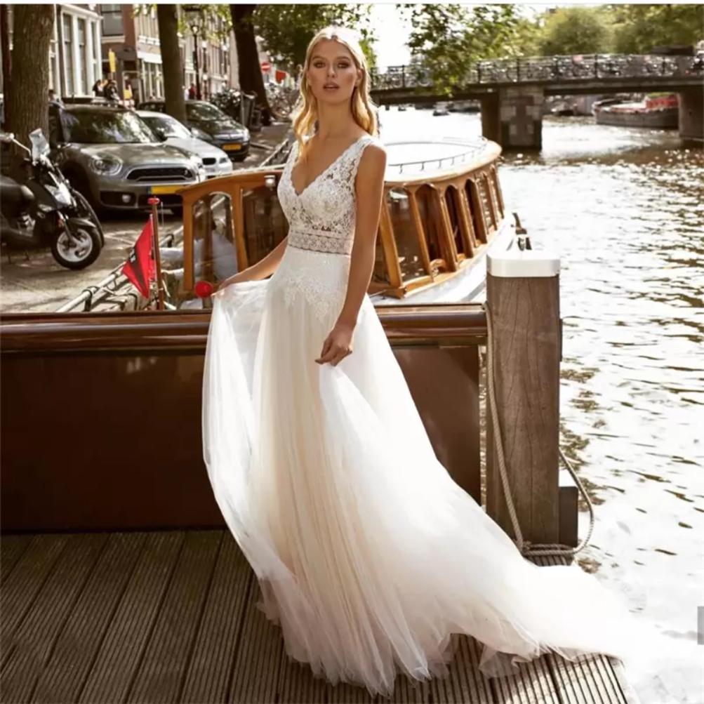 

New Year's Exquisite Wedding Dress Deep V Neck Sleeveless Lace Appliques Bridal Gowns Strap Backless Button Floor Length Robe De Mariee, Nude