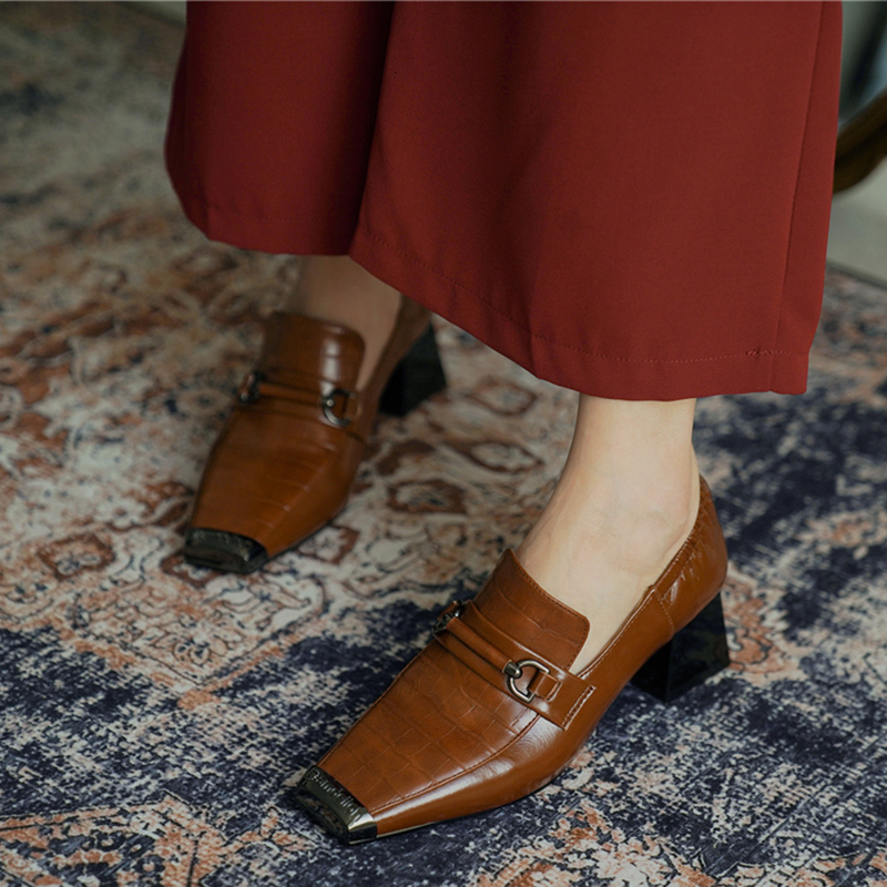 

2021 Genuine Female Elastic Letterhead Slide-in High-heeled Pumps Finger of Foot Metal Buckle Fashion High-quality Heels HQFU, Black