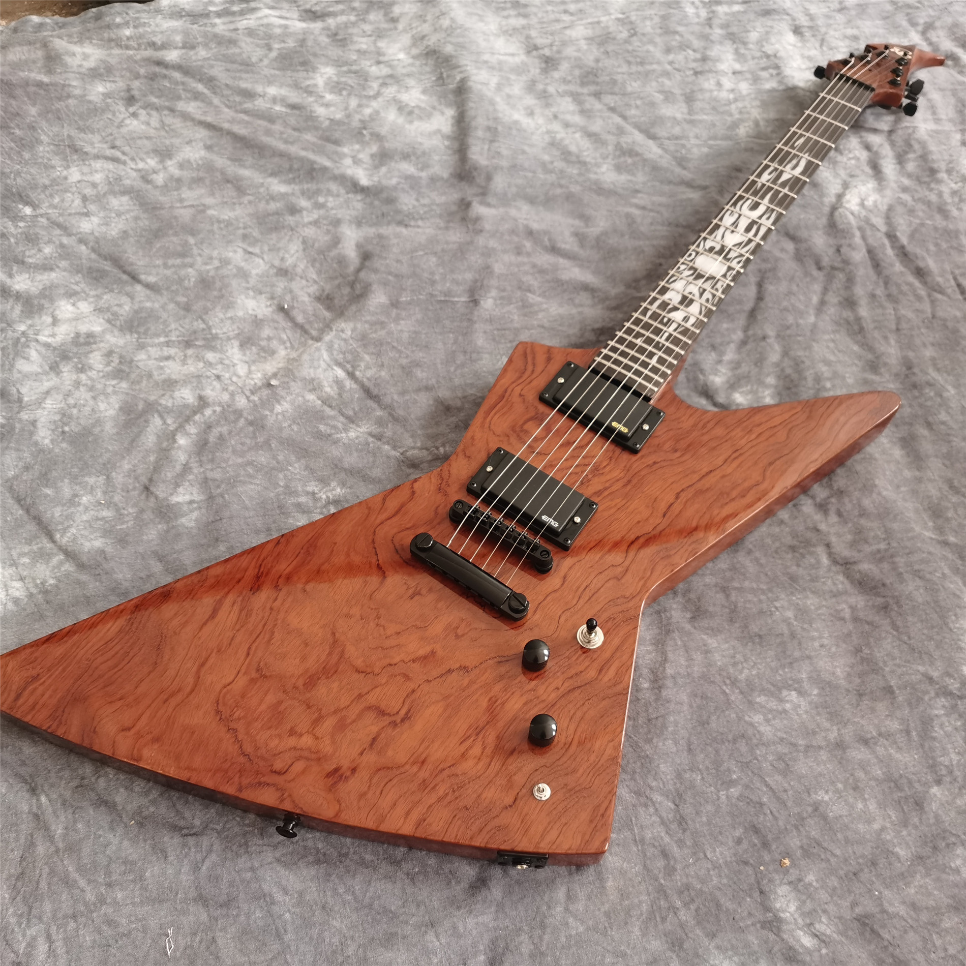 

Custom Shop James Hetfield Kenneth Lawrence Brown Explorer Electric Guitar Mahogany Body, Quilted Bubinga Top, Sun Ray Inlay, Black Hardware