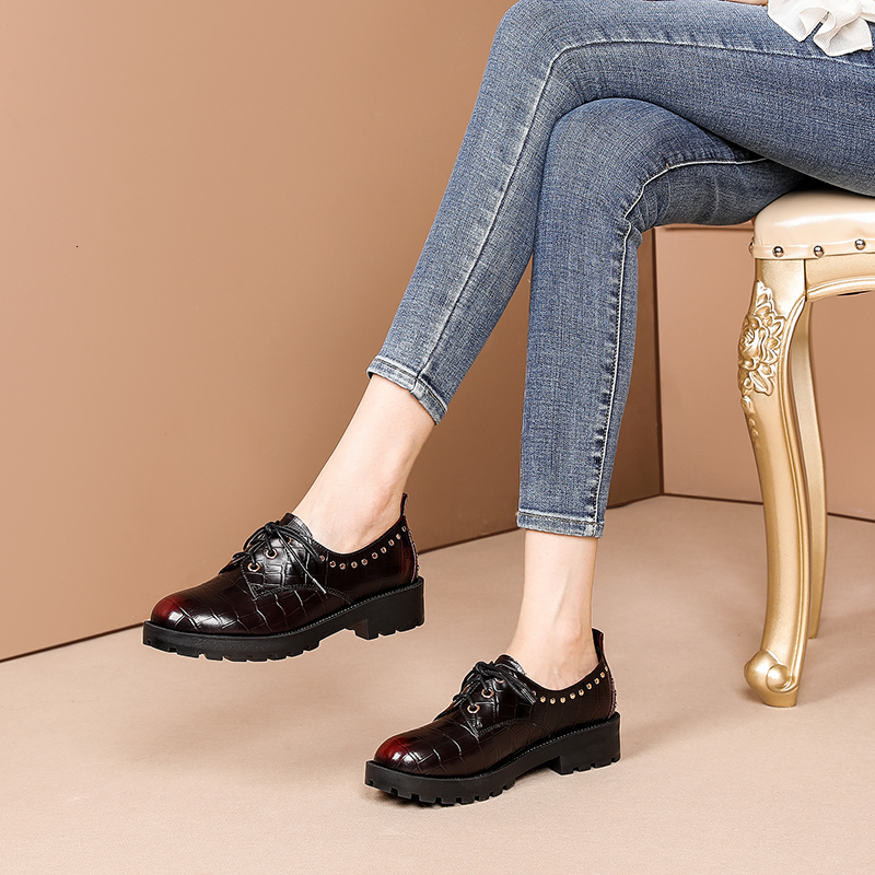 

2021 New Spring Women's Genuine Relief Rock + Natural Rivets Ladies Rubbing Shoes 2 JZO3, Wine
