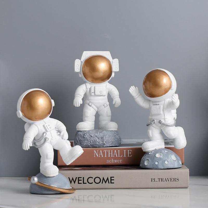 

Resin Astronaut Figurines Fashion Spaceman With Moon Sculpture Decorative Miniatures Cosmonaut Statues Gift For Man & Boyfriend