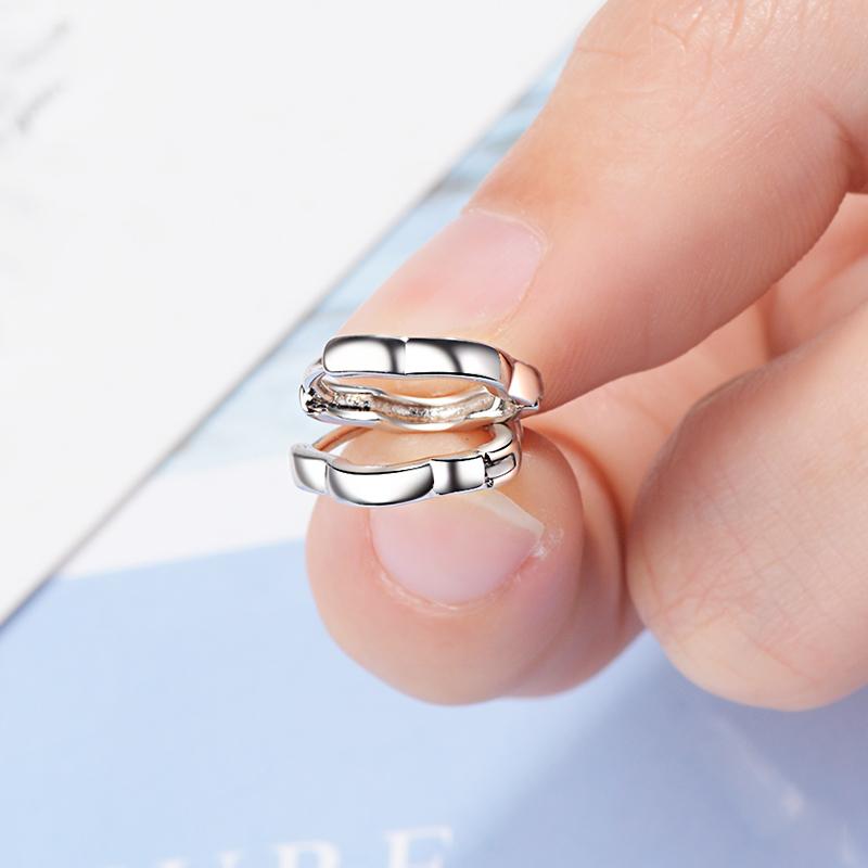 

Black Gold Small Flower Hoop Earrings Loop Huggie Earrings Simple Style Fashion Party Ear Jewelry Gifts for Women Gilrs