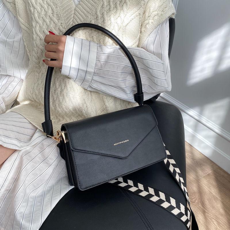 

This year's popular underarm bag women's 2021 new fashion portable single shoulder bag retro wide Shoulder Messenger, Black