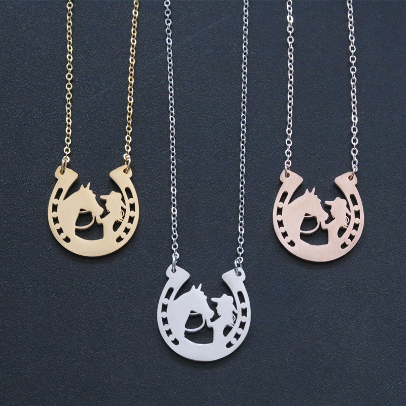

Stainless Steel Necklace Jewelry Hollowing Out Horse Girl Horseshoe Pendants Women Men Fashion Simplicity Chain Solid Color 5 5xma M2