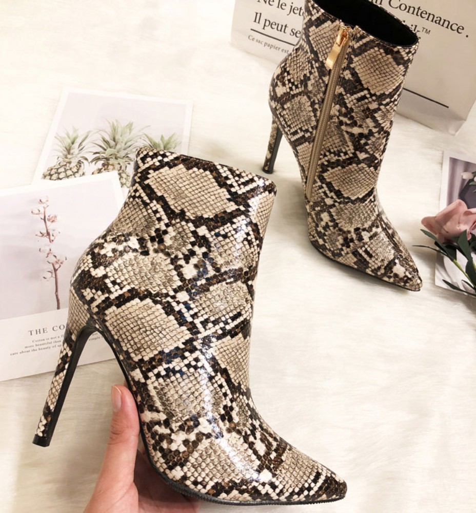 

Female Fashion Free Python Snake Printed Toe-to-toe High Ankle Short Boots Ten Cm Vksd