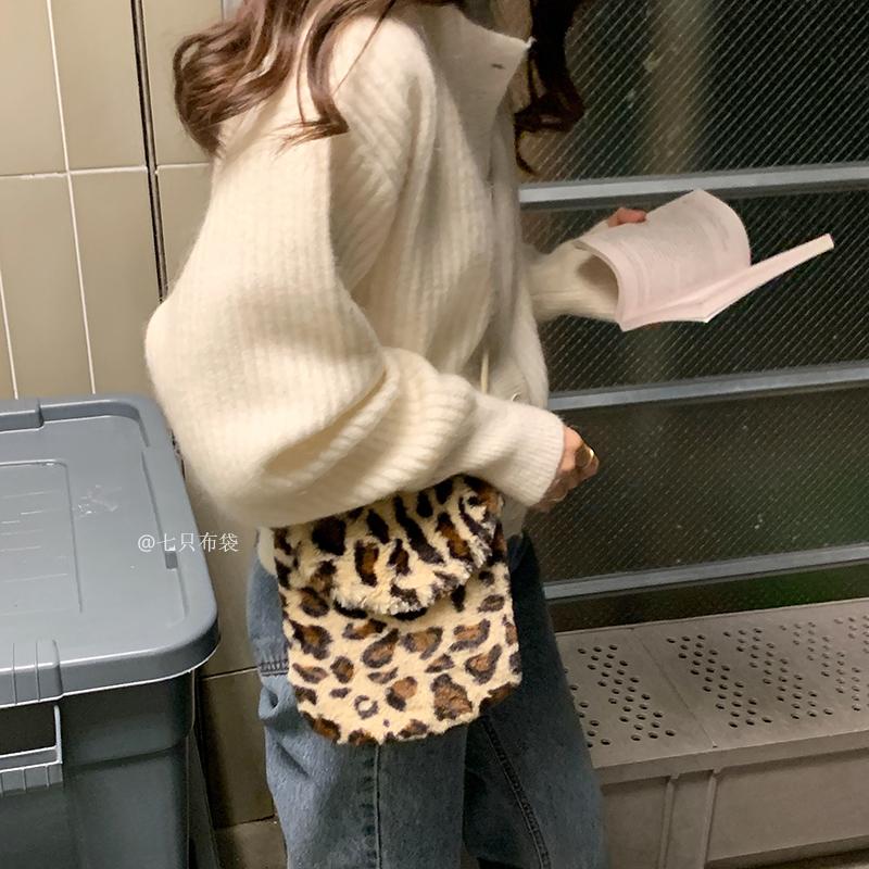 

Seven cloth bags autumn winter solid leopard print envelope flip cover cute fur bag PU leather shoulder bag