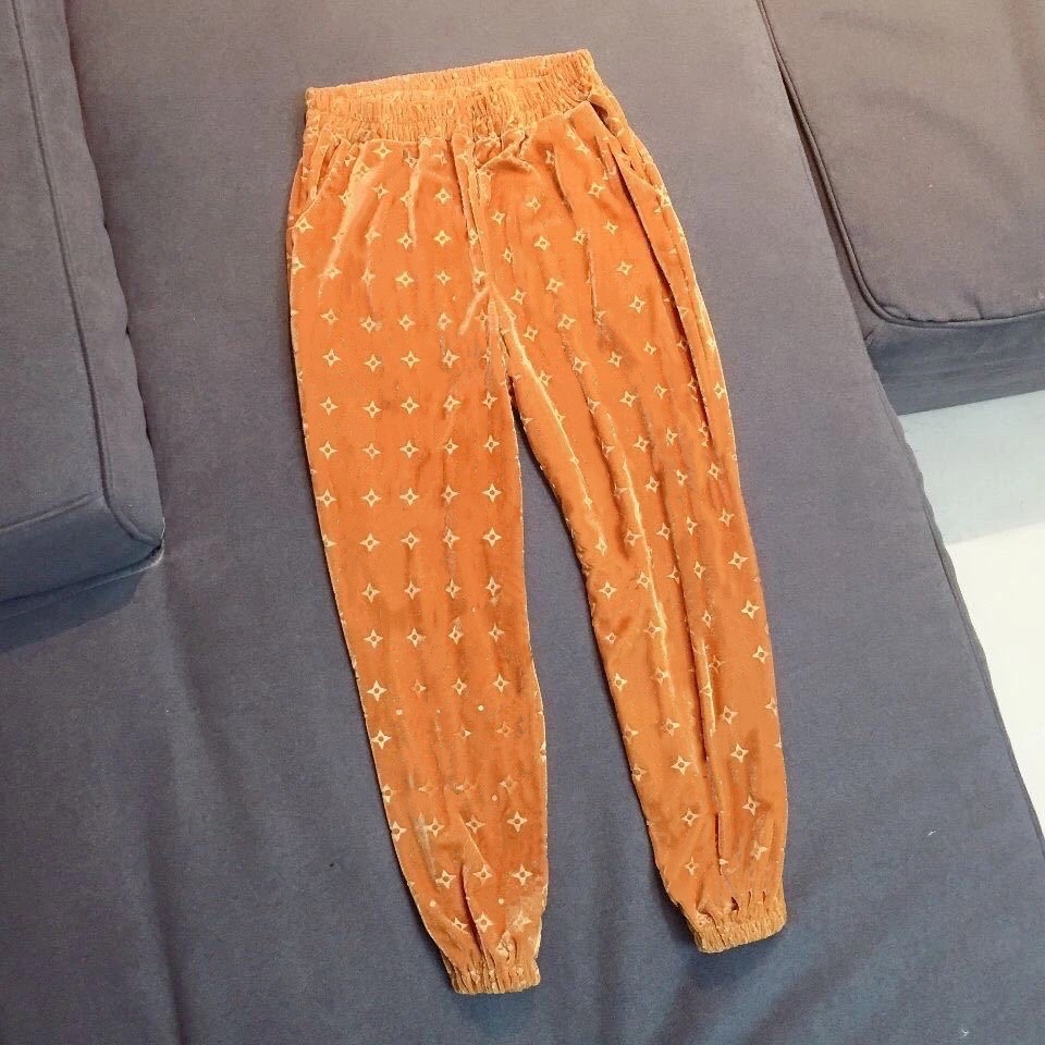 

A new version will be available in 2021. Simple fashion casual pants coral velvet soft and comfortable S/XL, Pink