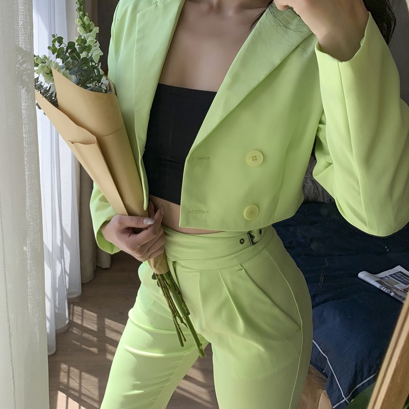 

2021 New Summer Green Short Blazer and Crop Shoulder Pants Fine High Rise 2 Parts of Women Suits 0B1V, Apple green.