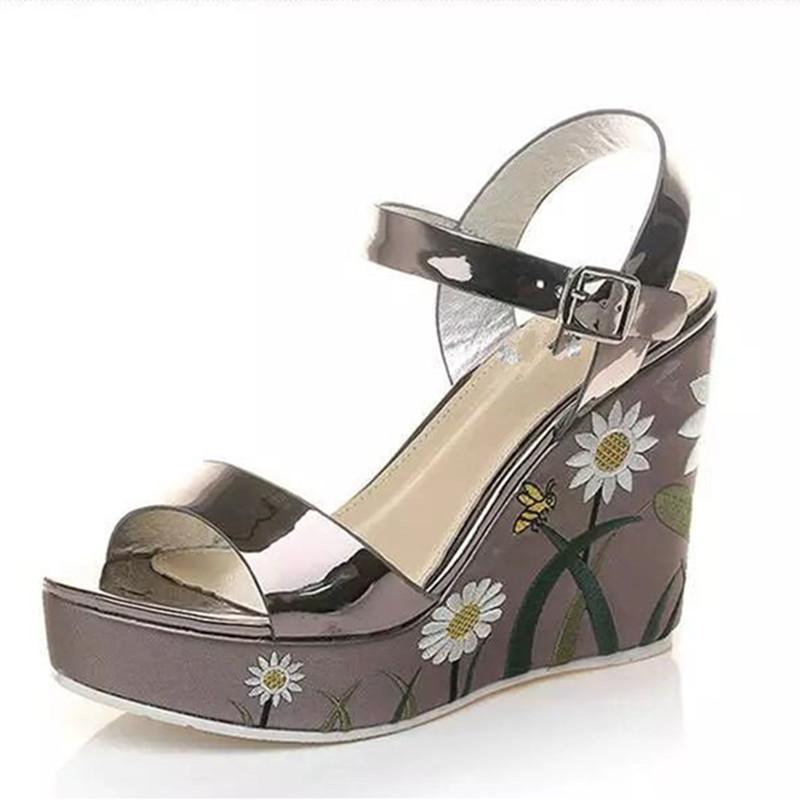 

Summer Fashion Ladies Wedges Sandals Embroidered Sponge Cake Thick-soled Fish Mouth High-heeled Breathable Women's Sandals White