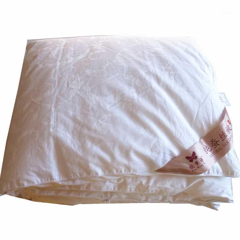 

Authentic Handmade Grade Mulberry Silk Comforter Ultra Fluffy And Soft Smooth Silk Comforter With 300TC Cotton Shell1, Pattern 2