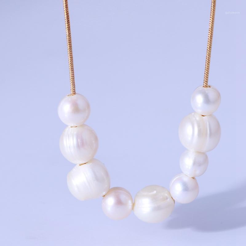 

Simple and elegant natural pearl smile arc Necklace1