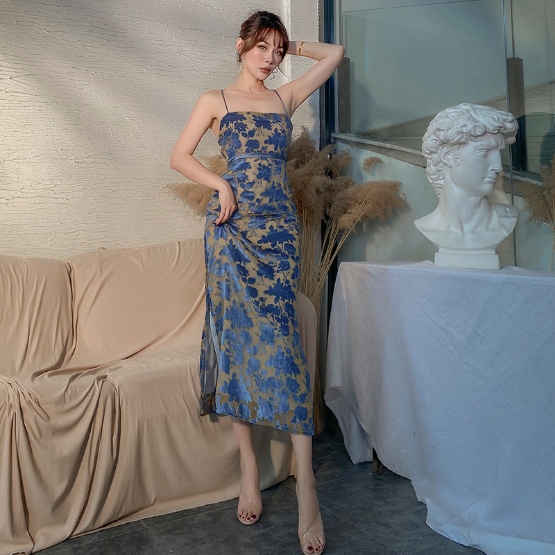 

2021 New Vintage Strawberry Color Velvet Skin Recorded-out Backless Long Clothes Torozelo-length From the Spaghetti Belt of 187B, Clear