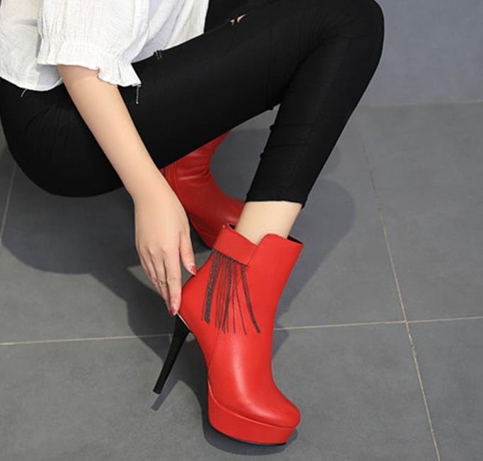

2020 new autumn and winter women's boots super high heel platform tassel boots, Black