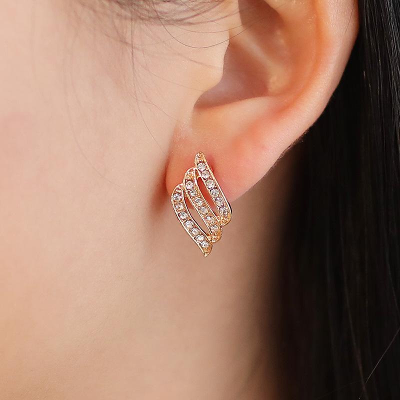 

Hot selling fashion temperament irregular earrings leaf twisted creative jewelry