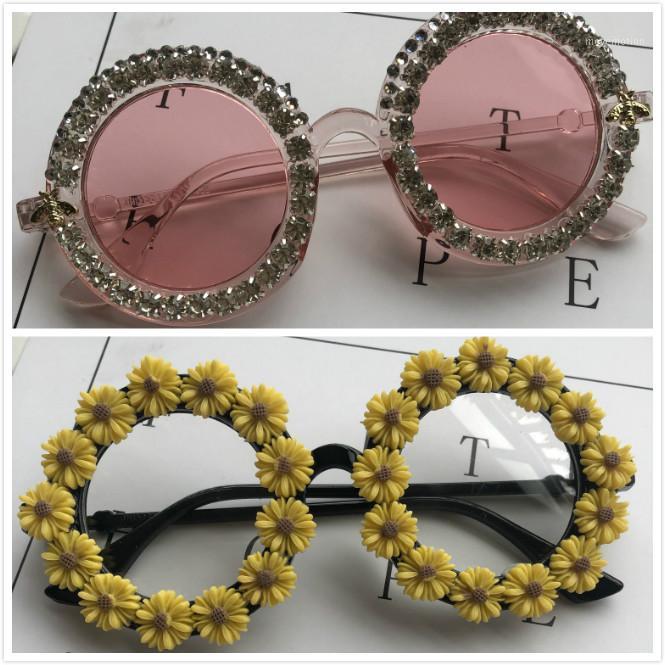 

2pcs/lot Lovely Pink Women Sunglasses Clear Lens Flower Sun Glasses UV400 Diamond Summer Eyewear Beach Eyeglass Trendy oculos1