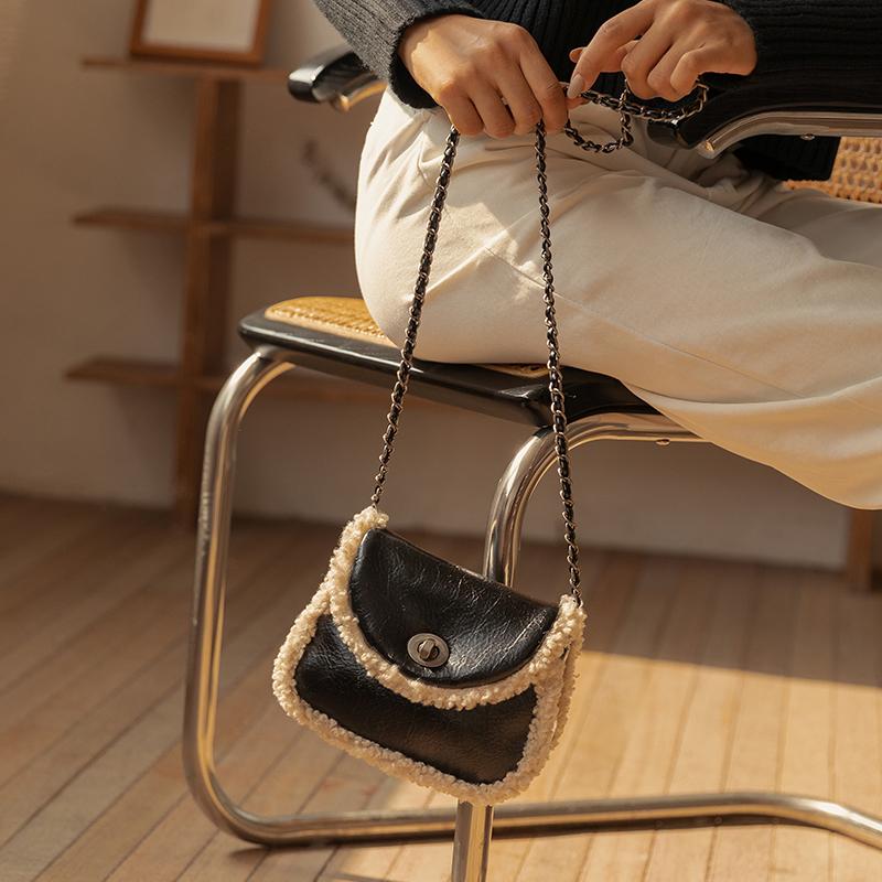 

Fashion Lambswool Saddle Bags for Women Designer Brand Chains Shoulder Bag Luxury Pu Leather Fur Crossbody Bag Lady Mini Purses, Black