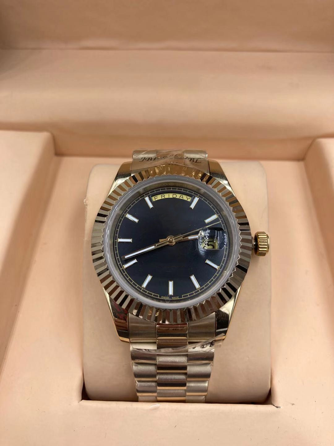 

Man 41mm automatic mechanical man watch calendar of the week stainless steel watchband gold watchbody black dial can do sapphire mirror, Silver