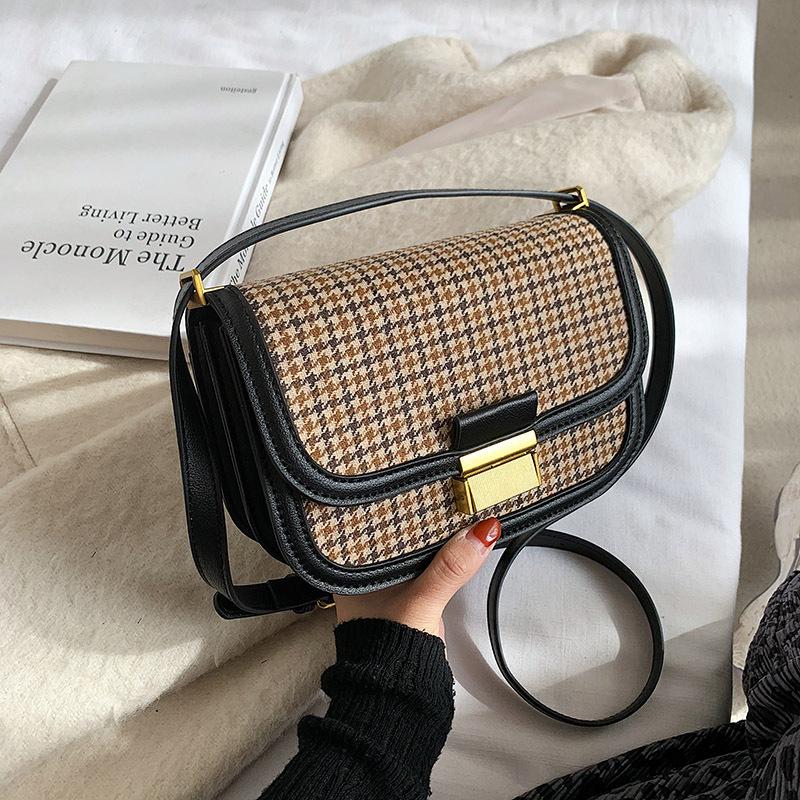 

2021 retro new fashion versatile high-end Single Shoulder Messenger Bag, Black