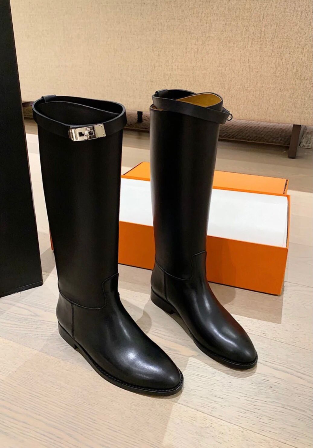 

Famous Designer Winter Jumping Women's Tall Boots Kelly Buckles Lock Leather Lady Over Kmee Booties Party Wedding Dress EU35-41.BOX