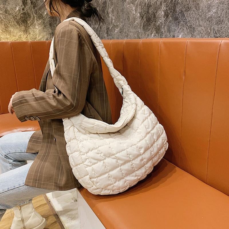 

New Winter Feather Down Padded Hobo Bags for Women 2020 Diamond Lattice Warm Crossbody Bag Female Big Space Cotton Shoulder Bag, Black