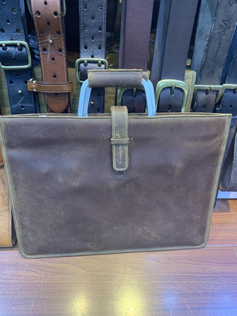 

2020 new leather men's business casual handbag, Brown