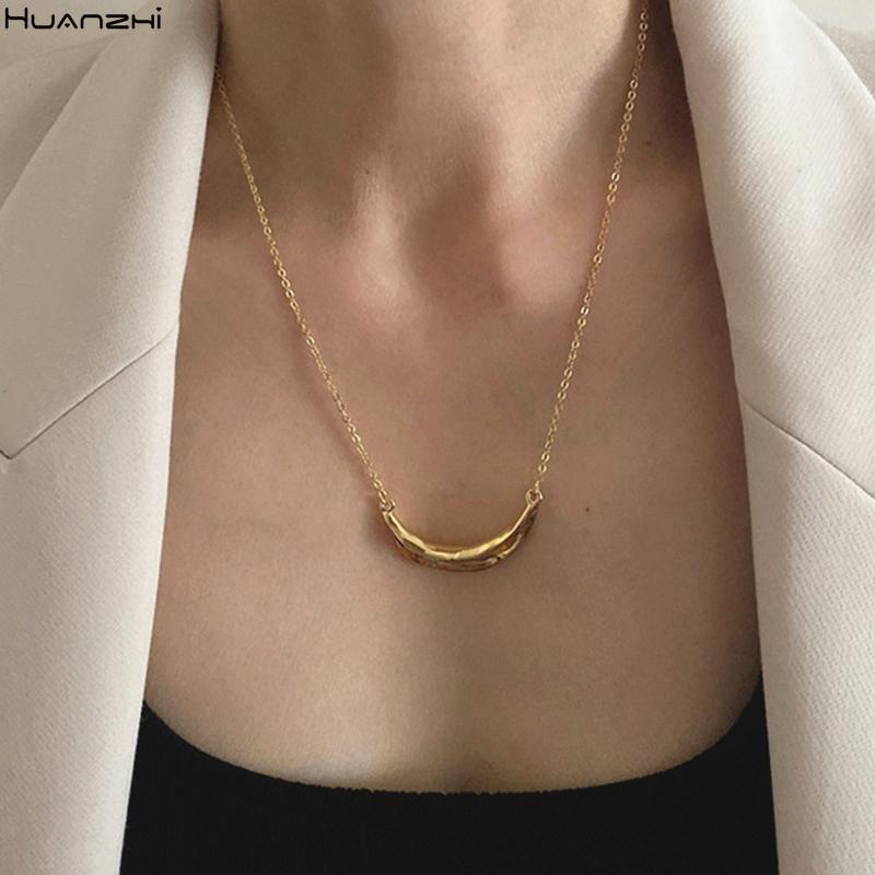 

HUANZHI 2020 New Retro Metal Geometric Golden Hook Smile Pendant Clavicle Chain Necklace for Women Girls Delicate Jewelry