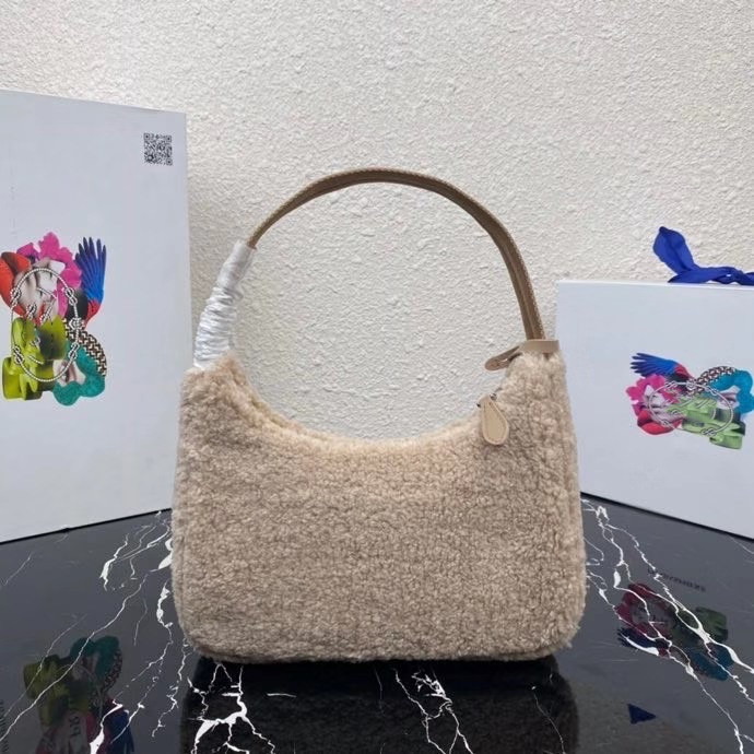 

2021 trend design high quality women's bag fashion designer bag new shoulder net casual portable women's leather bag square sling.