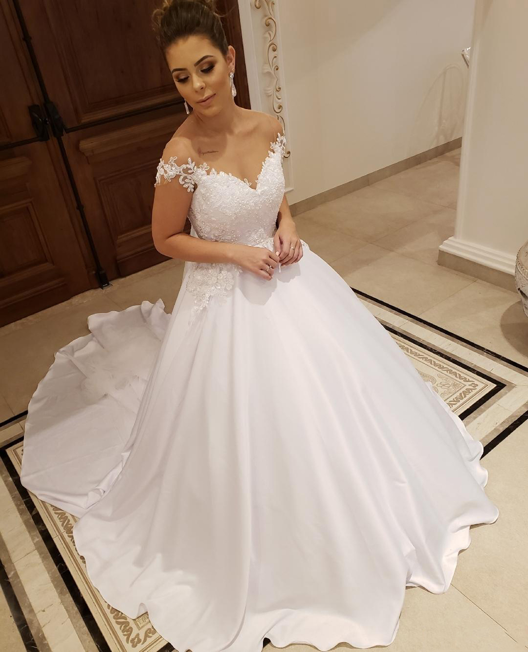 

Off Shoulder A Line Lace Wedding Dresses 2021 with Beads Crystals Appliques Court Train Satin Cap Sleeves Bridal Gowns, Ivory