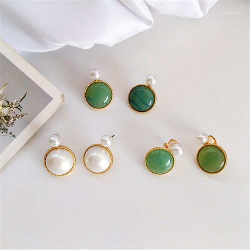 

Retro geometric green white imitation pearls round earrings fashion lady beautiful earrings Delicate exaggeration1