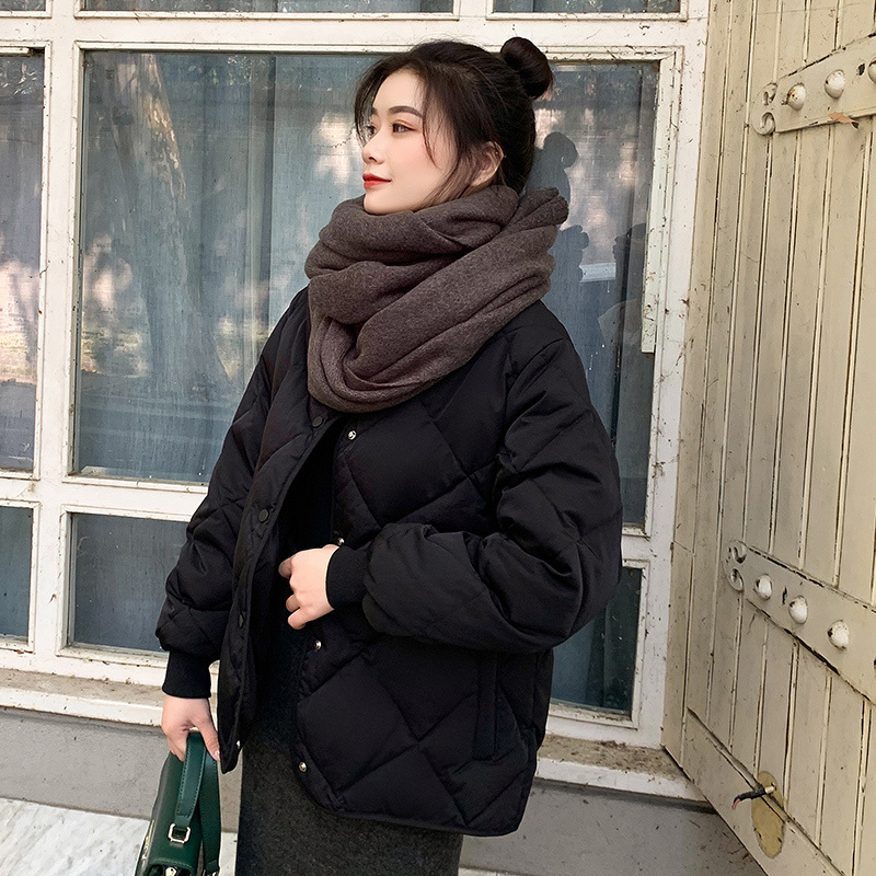 

2021 New Ultra Light Winter Women Short Casual Parkas 90% White Down Fashionable Women's Fine Puffer Jacket Outwear 2DKU, Light green.