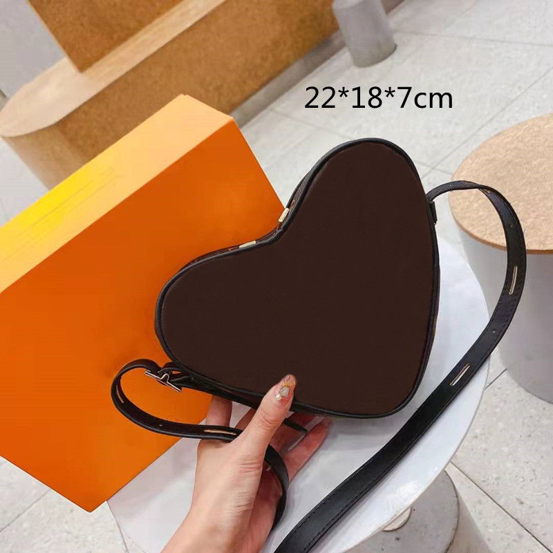

2022 women heart crossbody shoulder bags designer hearts purses phone bag fashion floral cross body small size with printed flowers letters high quality, Multi