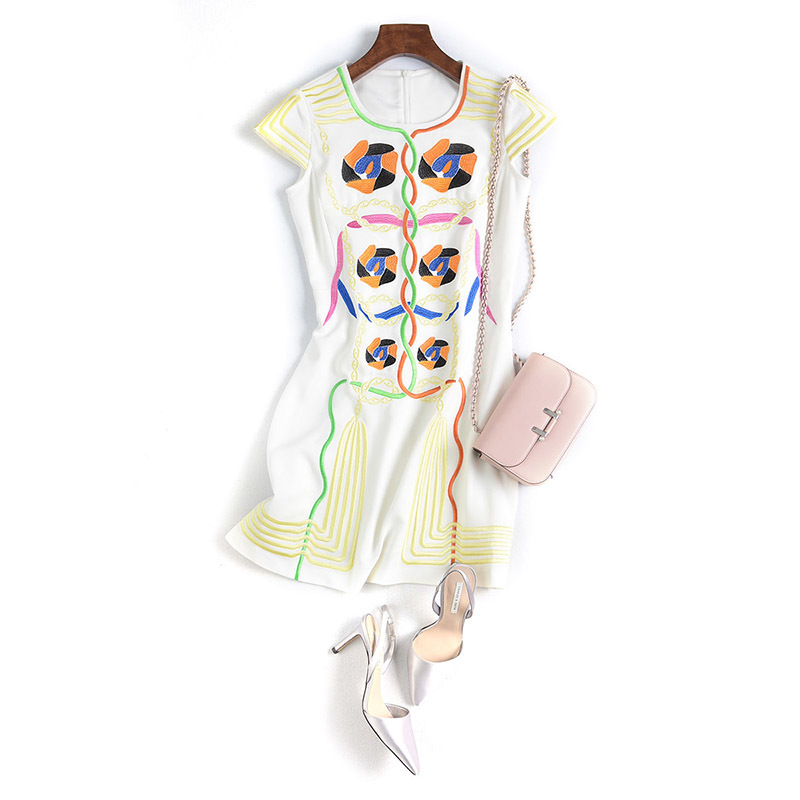 

2020 Fresh Color New Contrast Embroidered Short Sleeve Pattern Around the Neck Dressed As Waist Closing Jy3c, Black