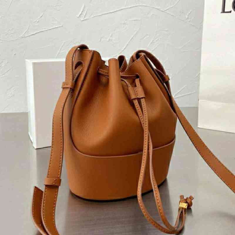 

Designers Bags 2021 Loew Luxury Calfskin Drawstring Large Capacity Bucket Bag Leather Contrast Color One Shoulder Portable Slant Span, Yellow