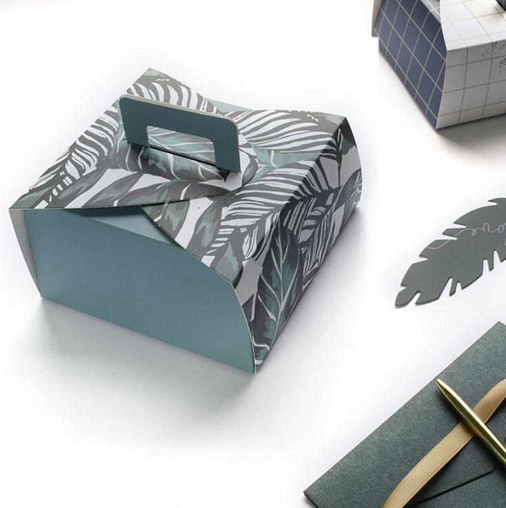 

3 PCS European Style Favor Boxes Leaf Pattern Boxes Gable And Favor Wholesale