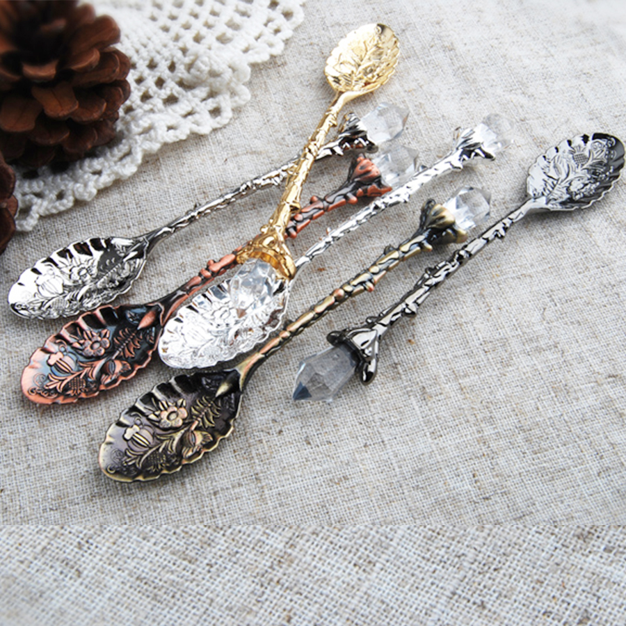 

High Quality European Retro Carved Kirsite Dessert Coffee Spoon With Crystal Head