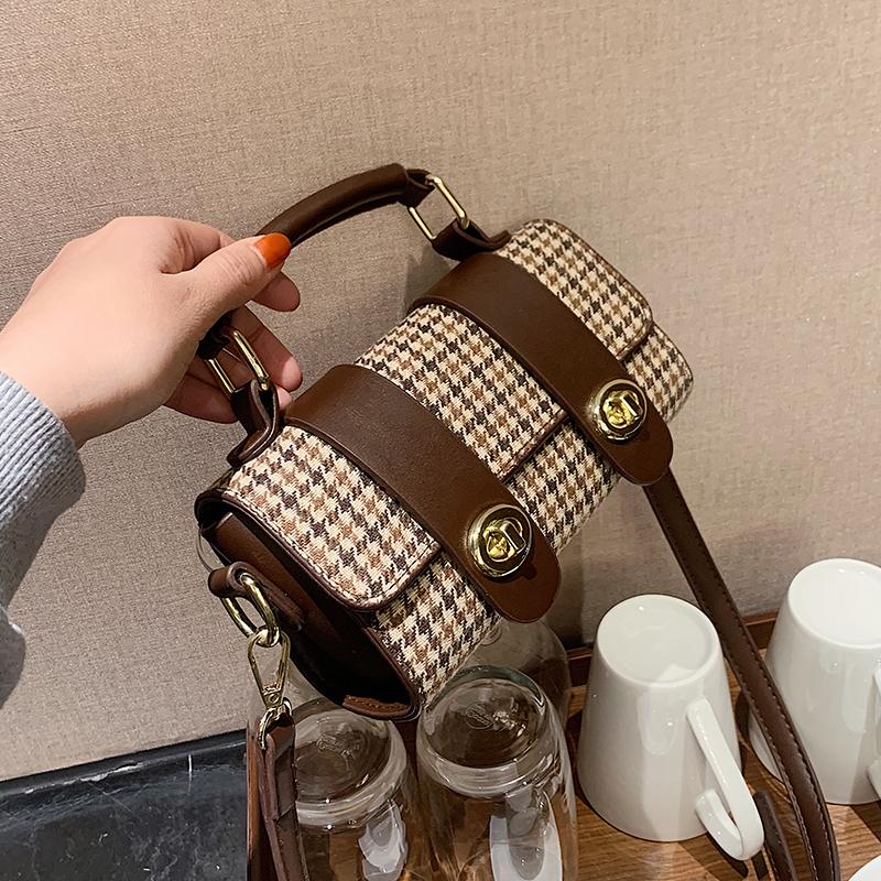 

2021 Vintage Women Shoulder Bags Designer Wide Strap Crossbody Bag Luxury Pu Leather Messenger Bag Lady Small handbag, Black