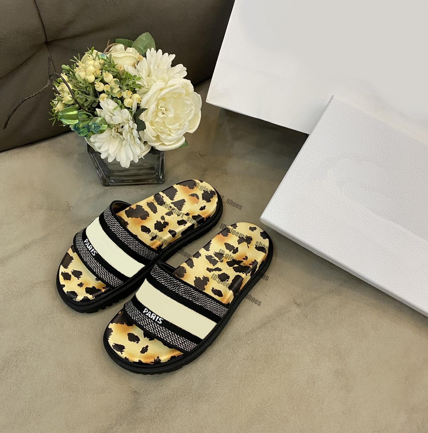 

2022 luxury Designer Slipper high quality fashion Designers Women Sandals Summer Girls flat heeled luxurys letter printing Flip Flops Slippers, Black