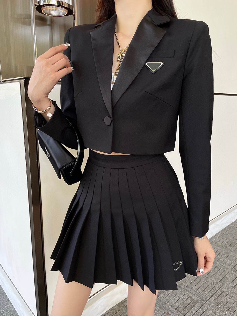 

Designer Women's Two Piece Dress 2022 Spring and Autumn Two-piece Pleated Short Skirt Women Youth College JK Little Black Ladies Skirt