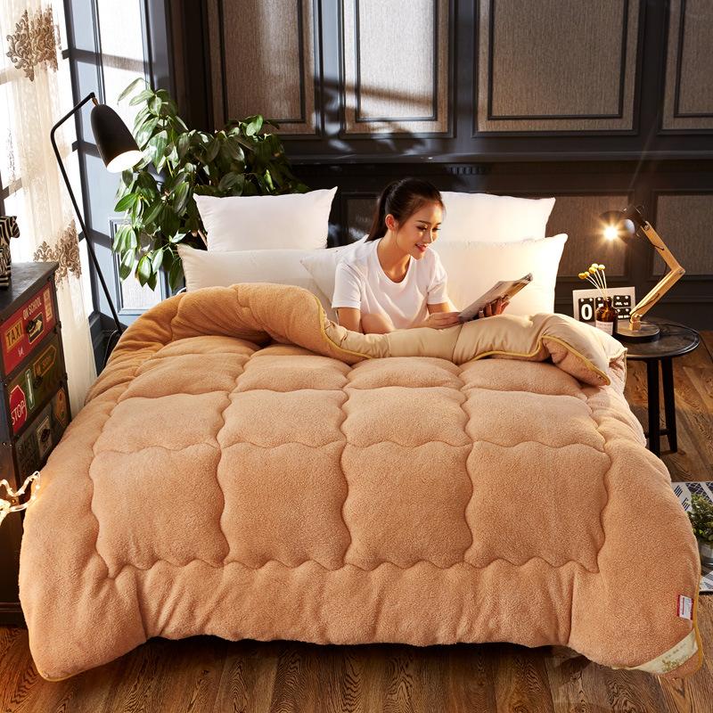 

Lamb velvet quilt is thickened in winter to keep warm in autumn and winter