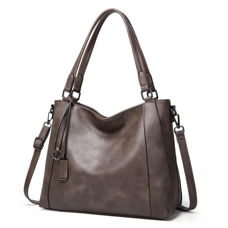 

2021 new hot soft leather handbag portable European and American style fashion casual bag shoulder messenger bag, Black