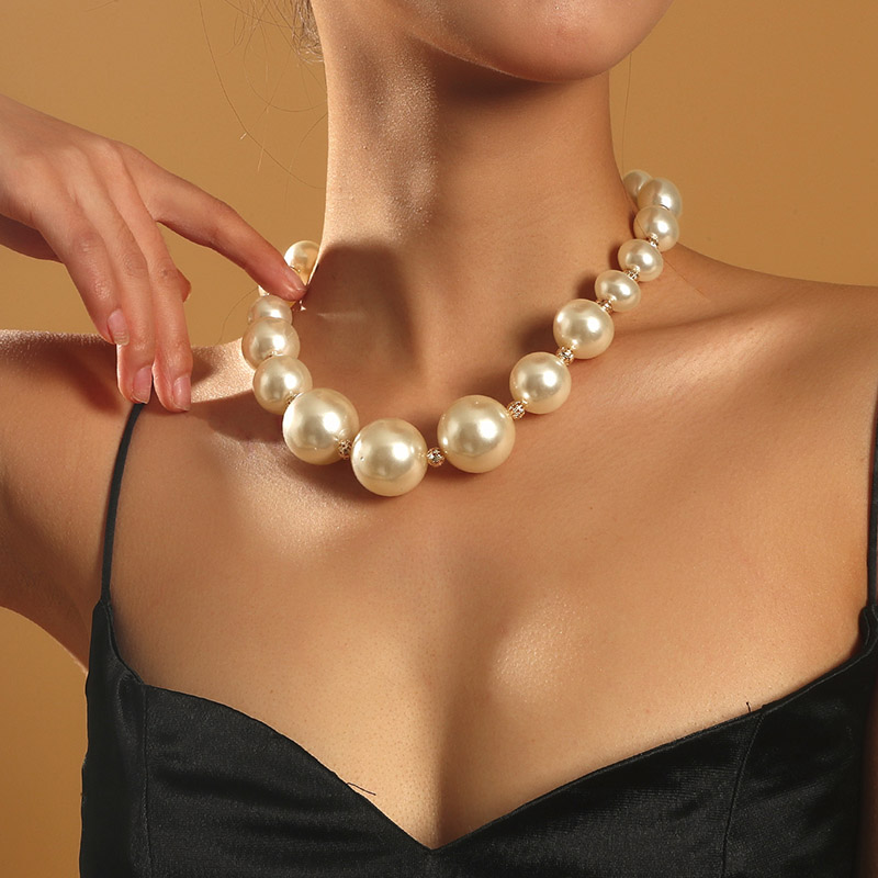 

Necklace Designer Luxury Female White Big Pearl Necklaces For Women Fashion Gold Color Metal Hollow Ball Beads Necklace Party We