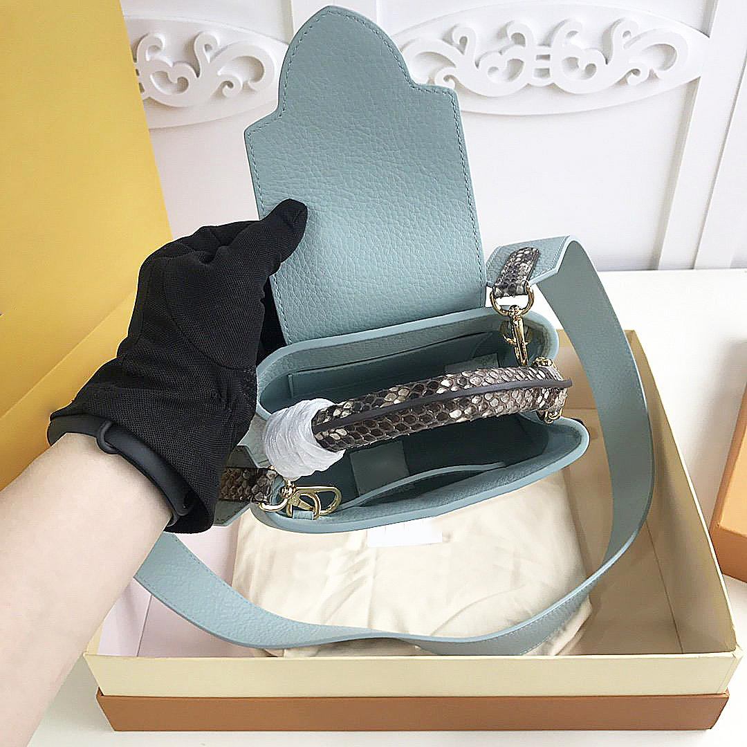 

Womens luxurys designers fashion crossbody bags card holder bags Genuine Leather card holder shoulder tote bags messenger classical wallet, Paper bag