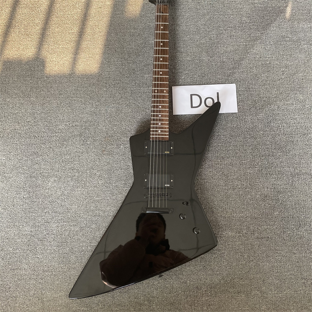 

electric guitar in stock, James Hetfield, in stock, you will get what you see, quality guitar