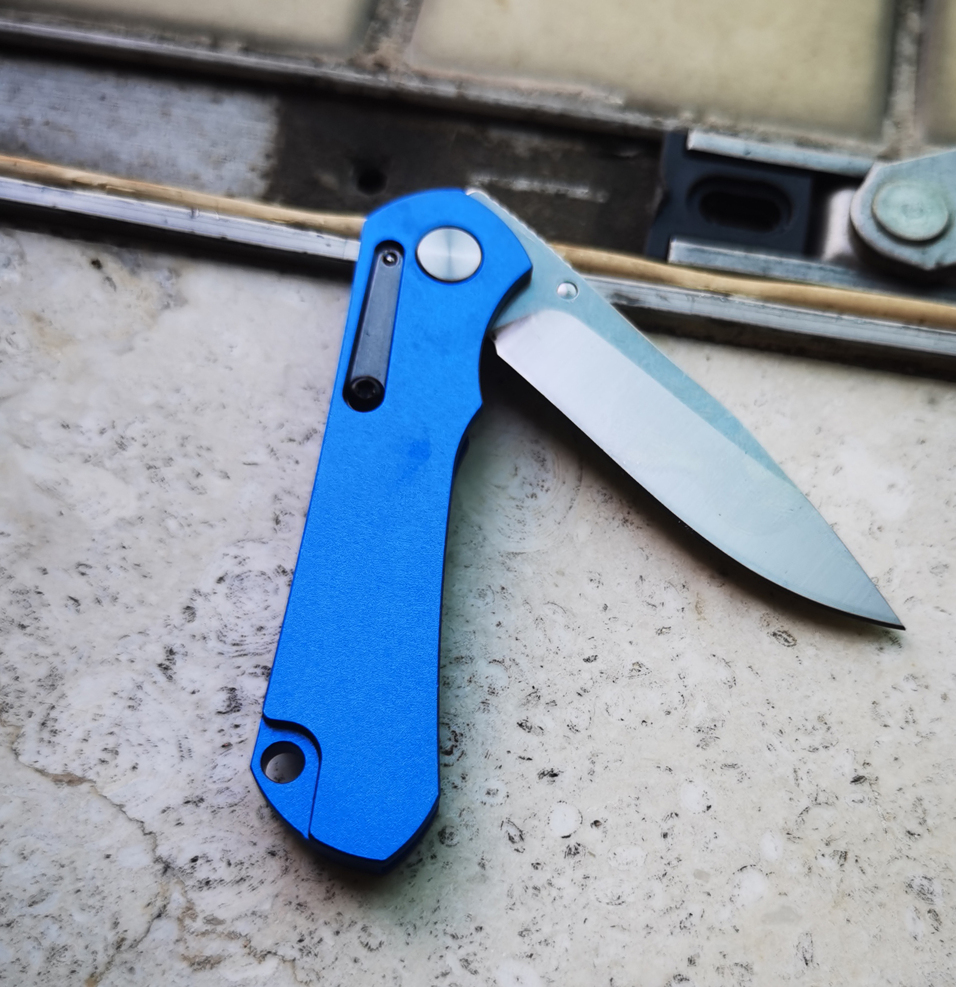 

High quality lightweight aluminum alloy handle mini D2 steel carry emergency folding mini knife tactical multifunction outdoor pocket knives
