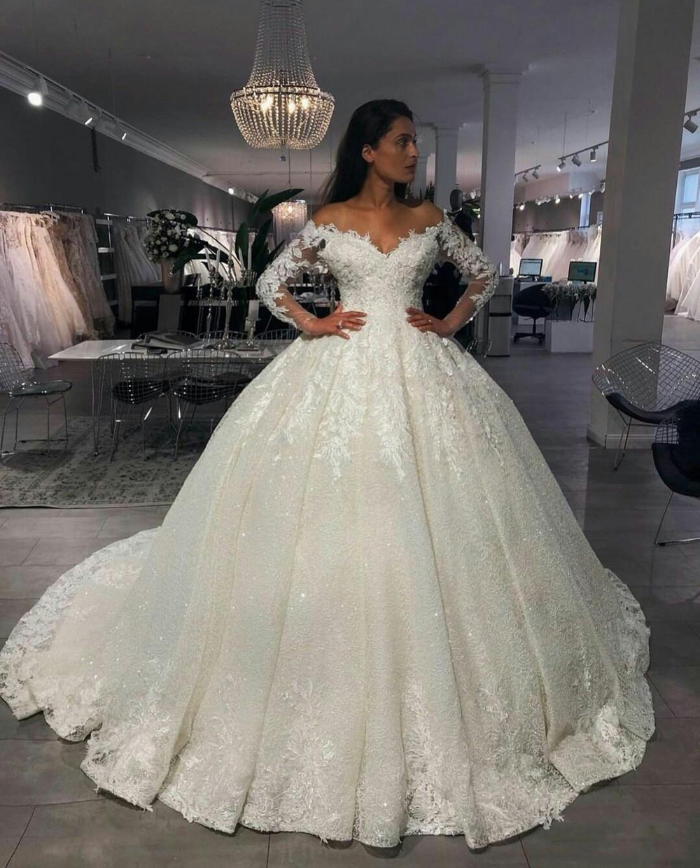 

Long Sleeves Lace Ball Gown Wedding Dresses 2021 with Appliques Sequins Lace Up Back Beach Court Train Wedding Bridal Gowns, White