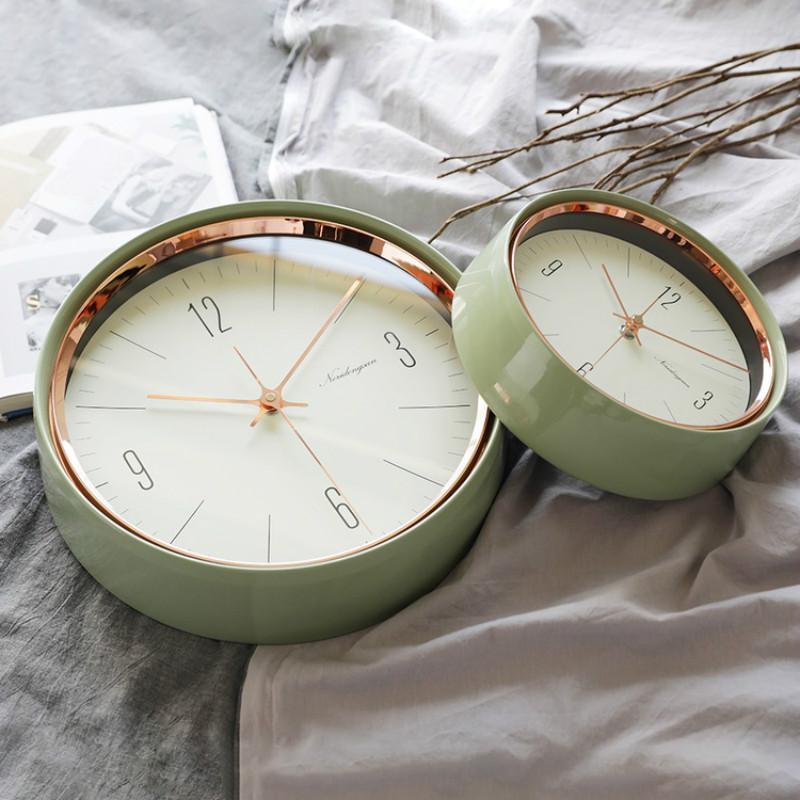 

Simple Silent Wall Clock Modern Design Creative Personality Metal Wall Clock Glass Digital Klok Living Room 50wc